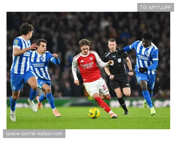 官方:萨卡训练中腿筋不适,将缺席周末对阵布莱顿的关键战 官方:萨卡训练中腿筋不适,将缺席周末对阵布莱顿的关键战